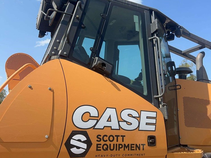 2021-case-1150m-cab-dozer-image-19