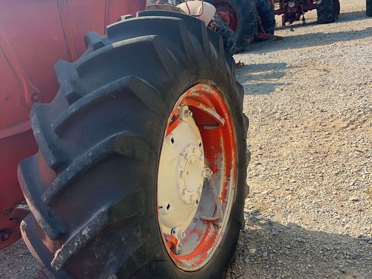 allis-chalmers-d17-tractor-image-13