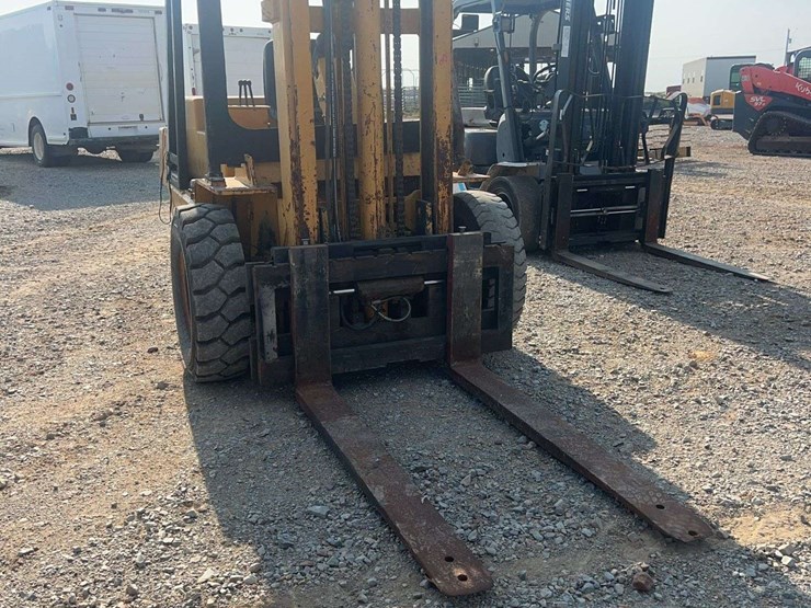 cat-v80d-warehouse-forklift-image-6