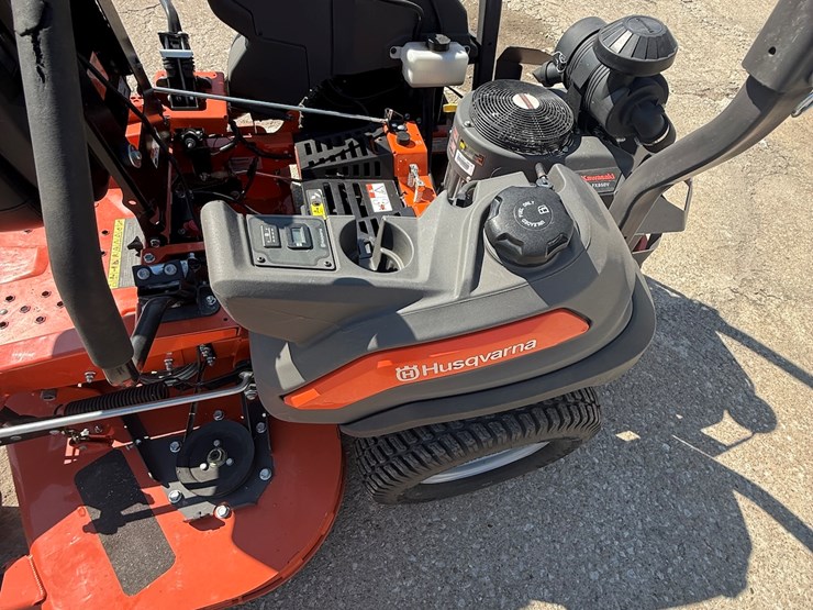 #45-•-2024-husqvarna-ztr-z560l-commercial-mid-deck-zero-turn-riding-mower-image-16