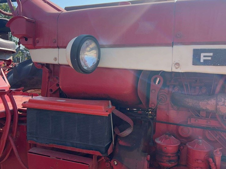 ih-farmall-1206-diesel-tractor-image-21