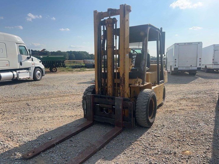 cat-v80d-warehouse-forklift-image-1