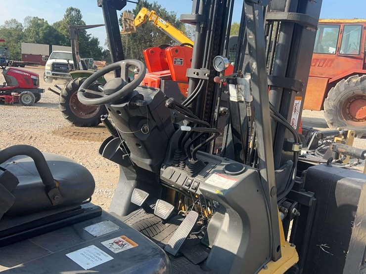 cat-c6000-lp-warehouse-lift-image-16