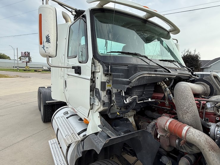 2010-international-prostar-image-42