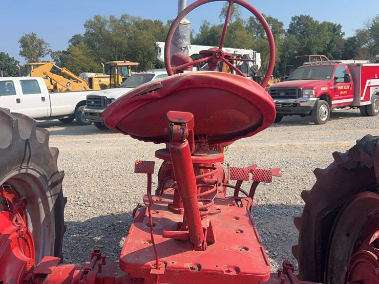 farmall-m-tricycle-tractor-image-13