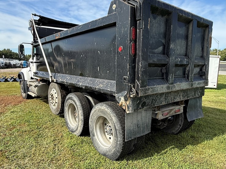 #16-•-2006-mack-cv713-granite-triple-axle-conventional-dump-truck-image-53