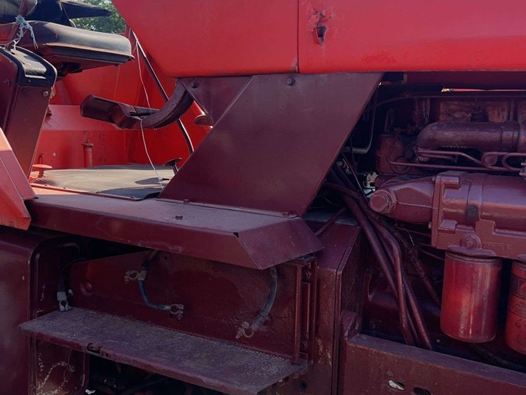 allis-chalmers-7040-tractor-image-18