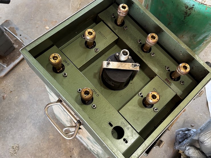 #128-•-caterpillar-service-tool-image-4