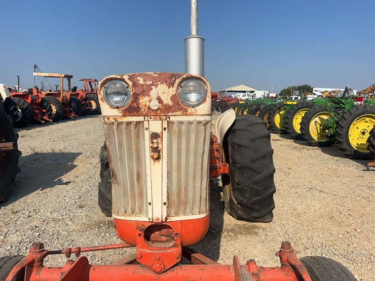 case-801-b-tractor-image-8