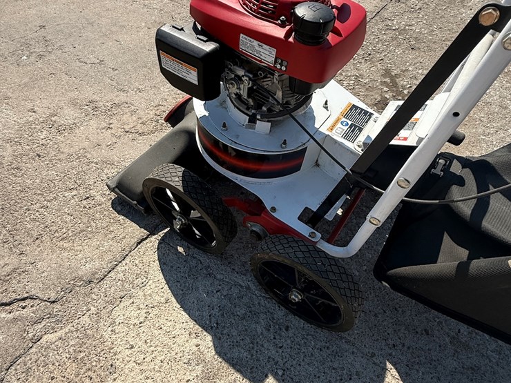 #50-•-2018-schiller-5511-02-01-little-wonder-commercial-walk-behind-lawn-vacuum-image-7