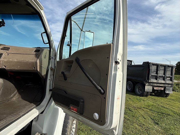 #17-•-2008-sterling-9500-tandem-axle-conventional-fuel-&-lube-truck-image-42