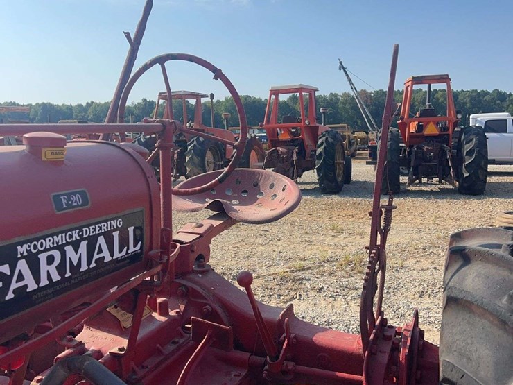 farmall-f-20-tricycle-tractor-image-12