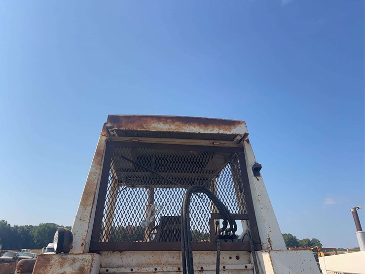 case-1175-cab-tractor-image-17