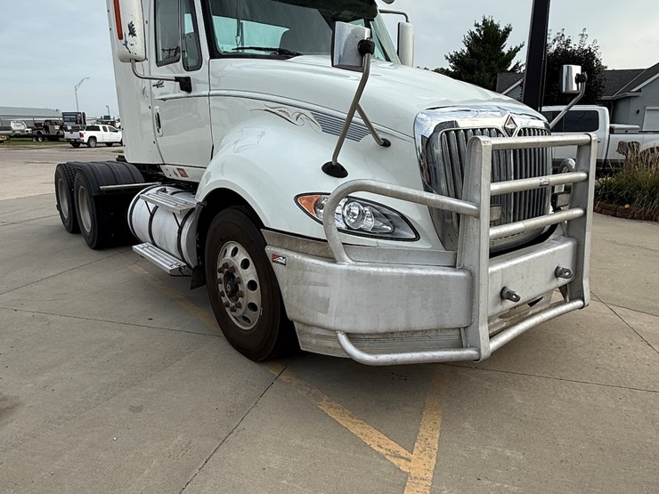 2010-international-prostar-image-29