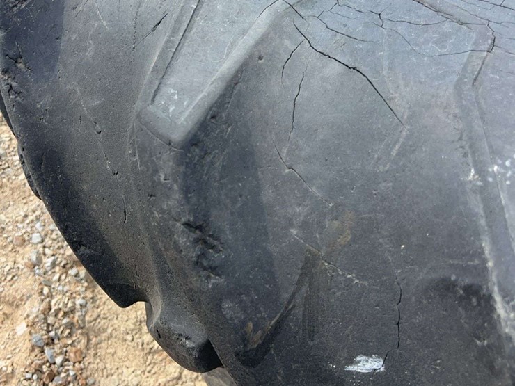 (2)-20.8-38-tires-w/-ih-dual-rims-image-4