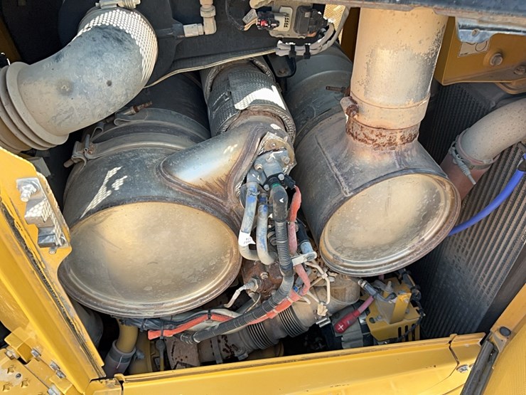2020-caterpillar-d6-lgp-image-31