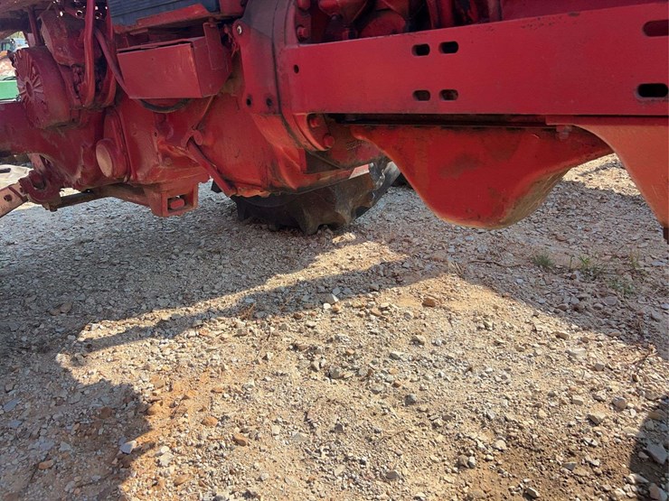 ih-farmall-1206-diesel-tractor-image-26