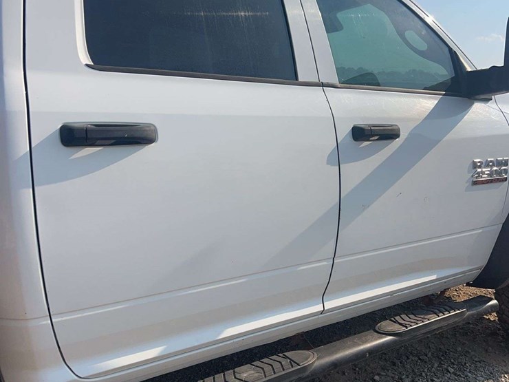 2018-dodge-ram-4500-image-21