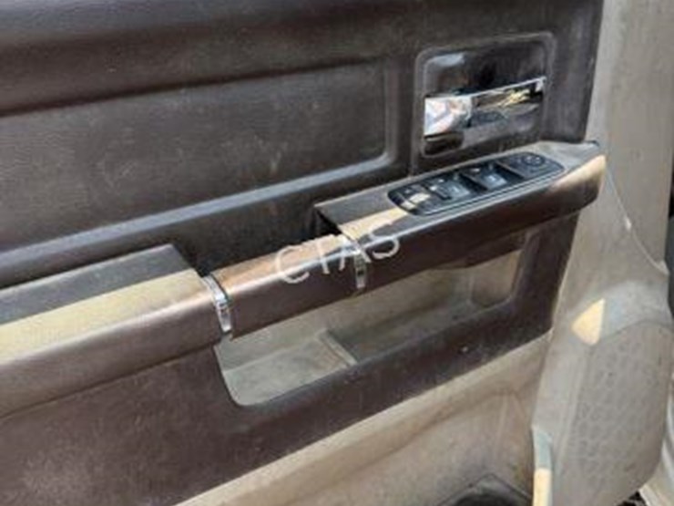 2011-dodge-ram-3500-image-19