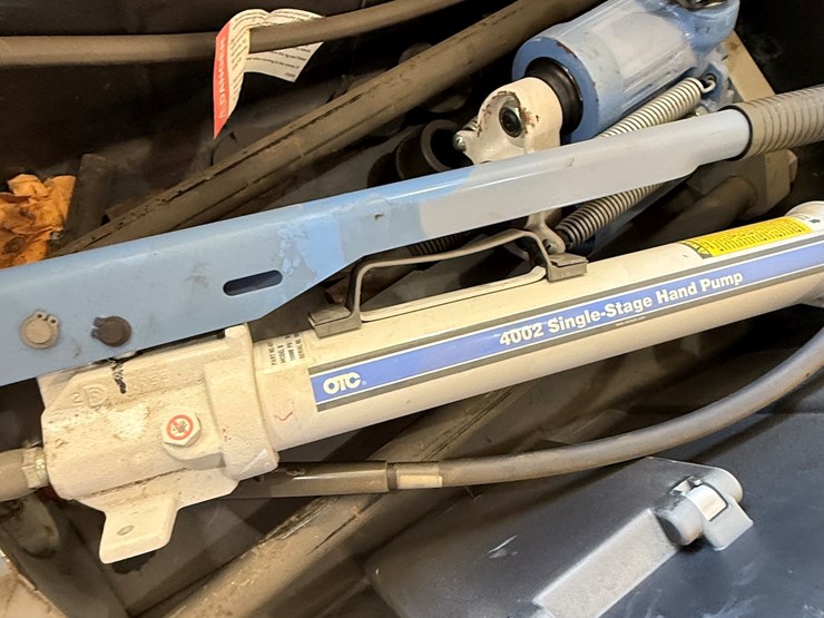 #118-•-otc-4002-portable-hydraulic-porta-power-image-2