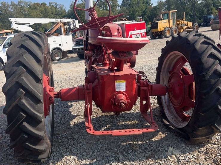 farmall-m-tricycle-tractor-image-3