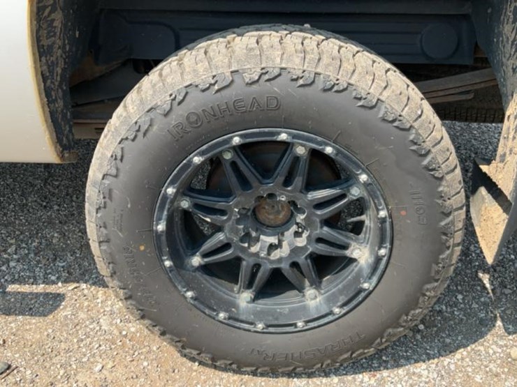 2011-chevrolet-silverado-image-24