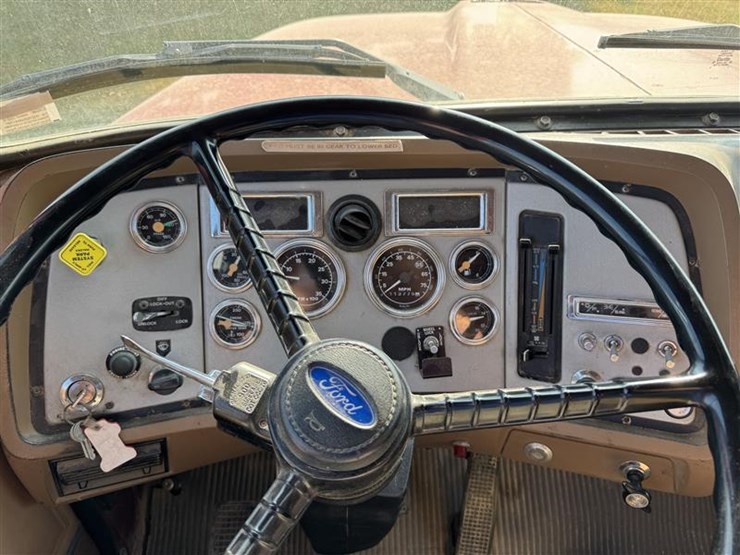 1995-ford-l8000-image-18