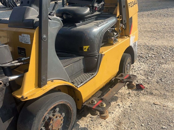 cat-c6000-lp-warehouse-lift-image-11