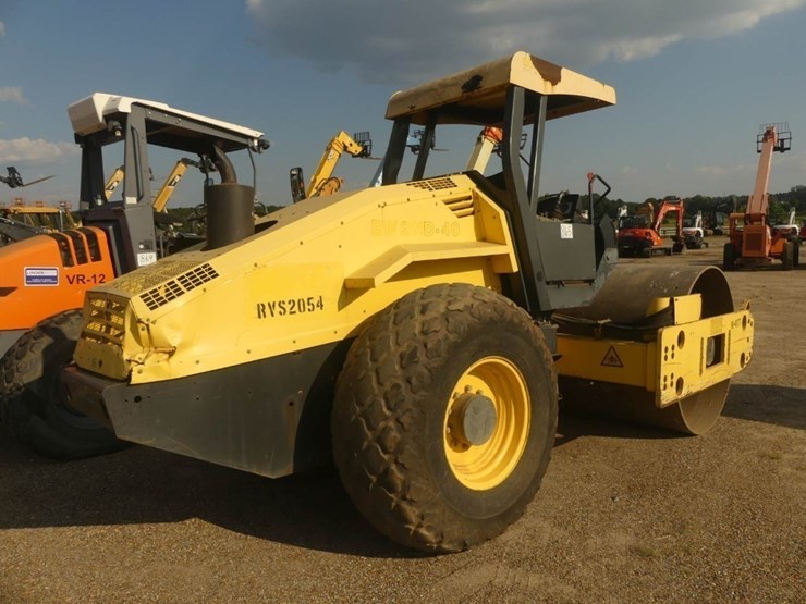 2011-bomag-bw211d-40-image-13