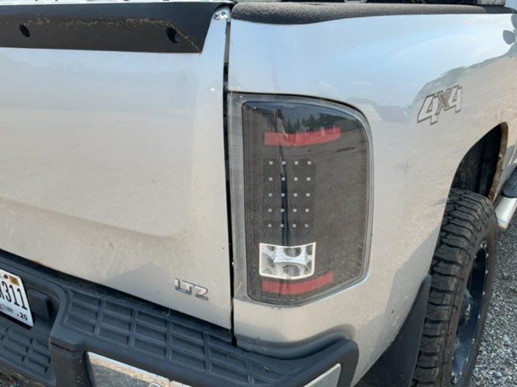 2011-chevrolet-silverado-image-35