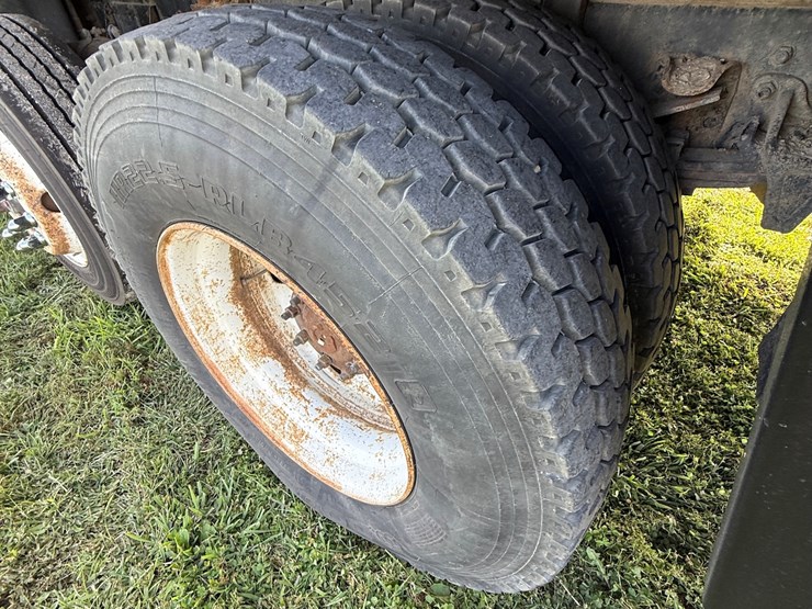 #17-•-2008-sterling-9500-tandem-axle-conventional-fuel-&-lube-truck-image-52