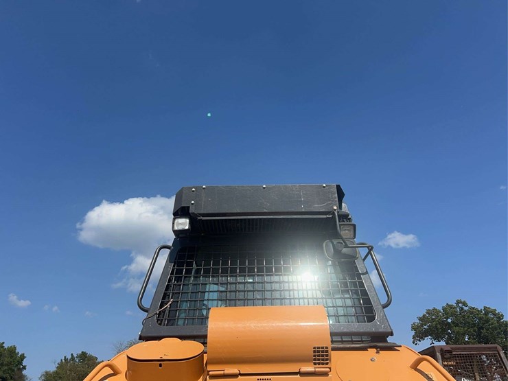 2021-case-1150m-cab-dozer-image-18