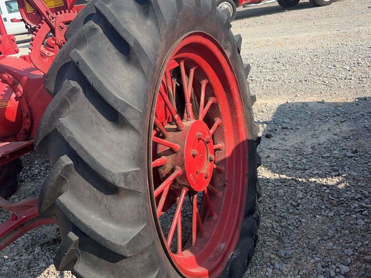 farmall-f-20-tricycle-tractor-image-15