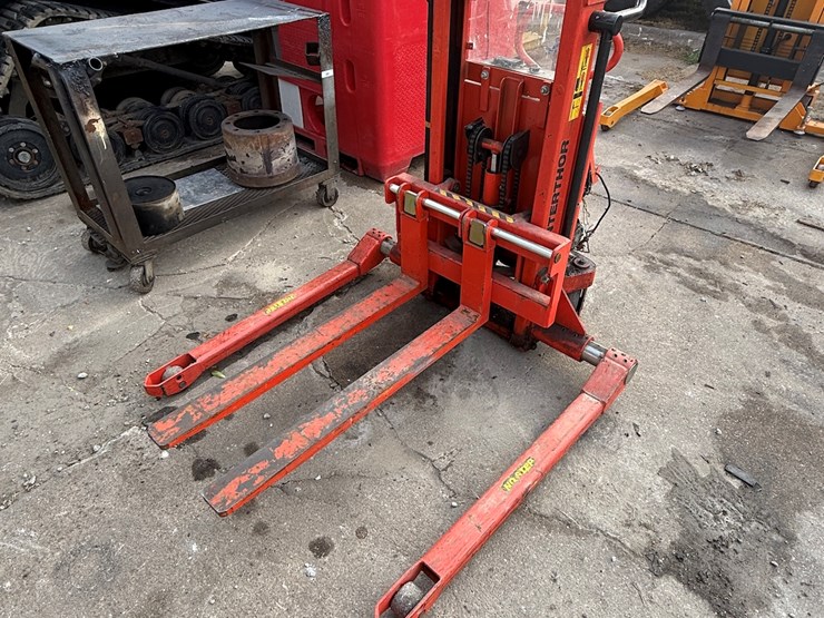#60-•-interthor-2200-walk-behind-hydraulic-pallet-jack-image-3