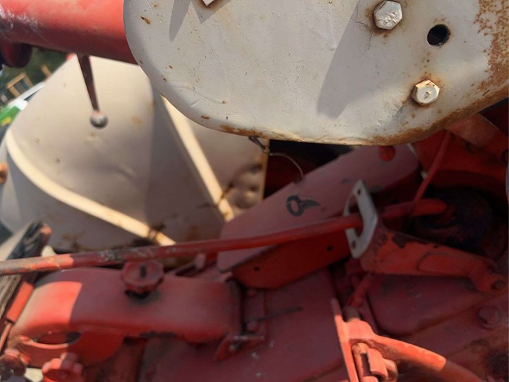 case-801-b-tractor-image-22