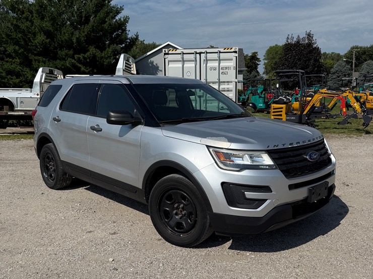 2016-ford-explorer-police-interceptor-image-1