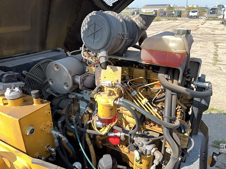 2016-caterpillar-cb34b-image-4