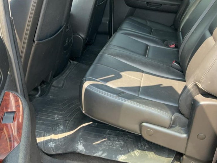 2011-chevrolet-silverado-image-96