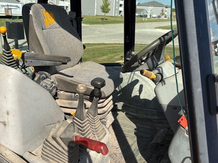 jcb-214s-image-13