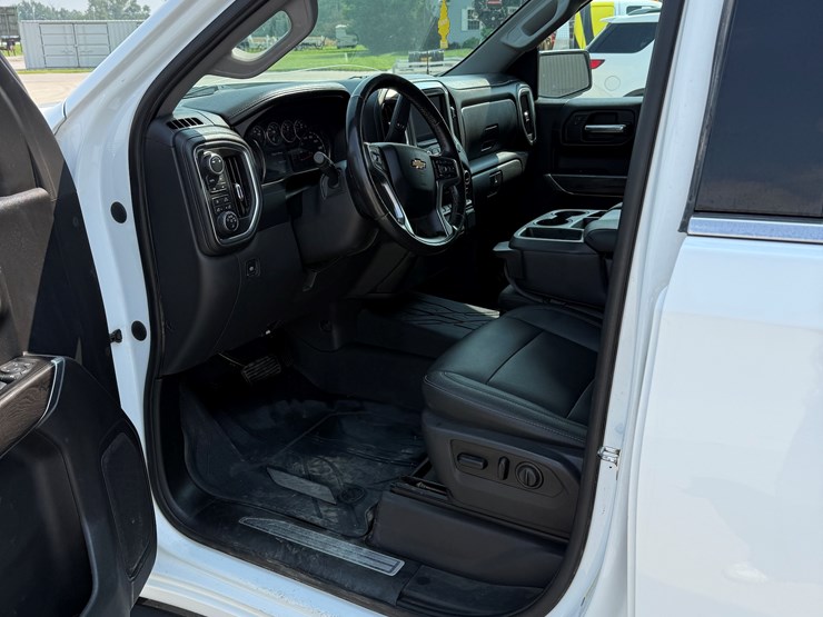 2019-chevrolet-silverado-image-39