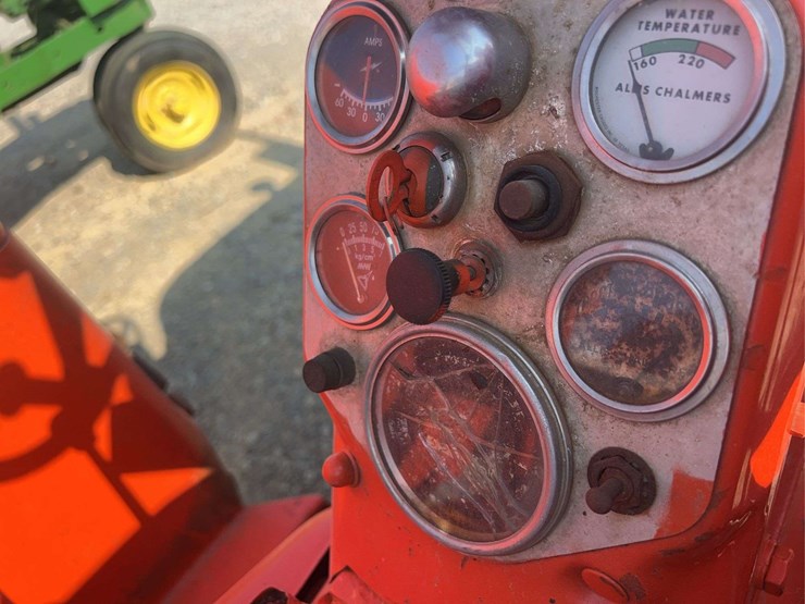 allis-chalmers-d17-tractor-image-22