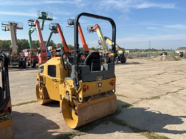 2016-caterpillar-cb34b-image-12