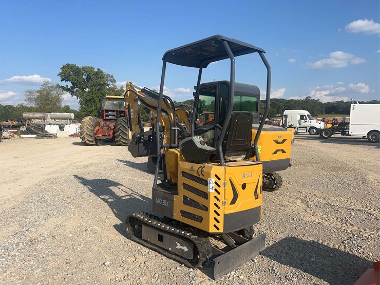 agt-mx12rx-mini-excavator-image-2