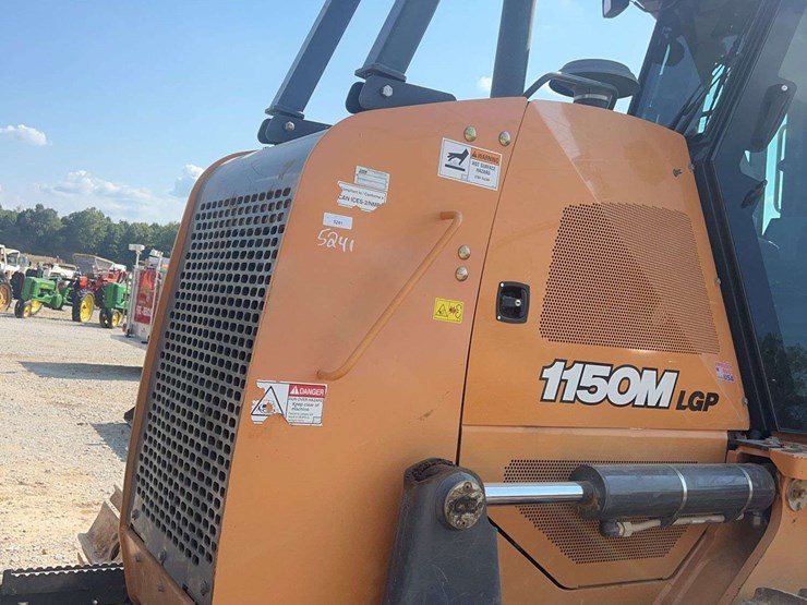 2021-case-1150m-cab-dozer-image-11