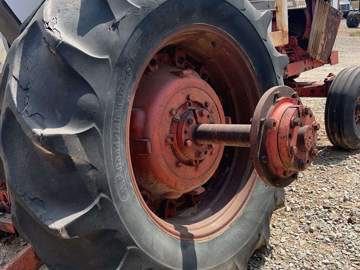 case-1370-cab-tractor-image-18