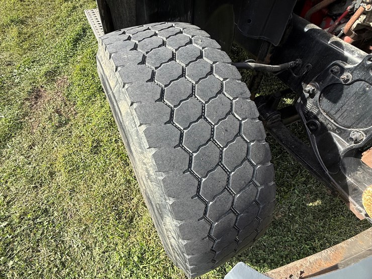 #17-•-2008-sterling-9500-tandem-axle-conventional-fuel-&-lube-truck-image-36