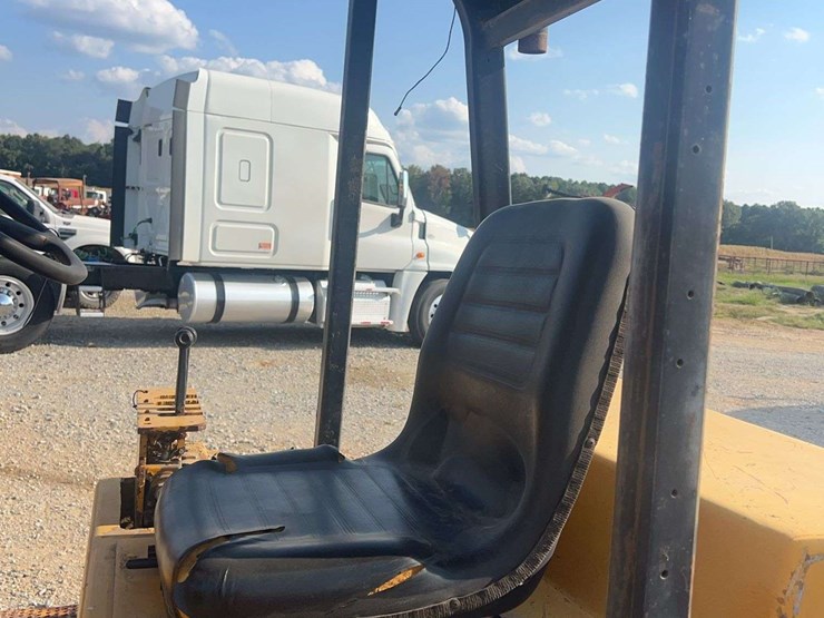 cat-v80d-warehouse-forklift-image-12