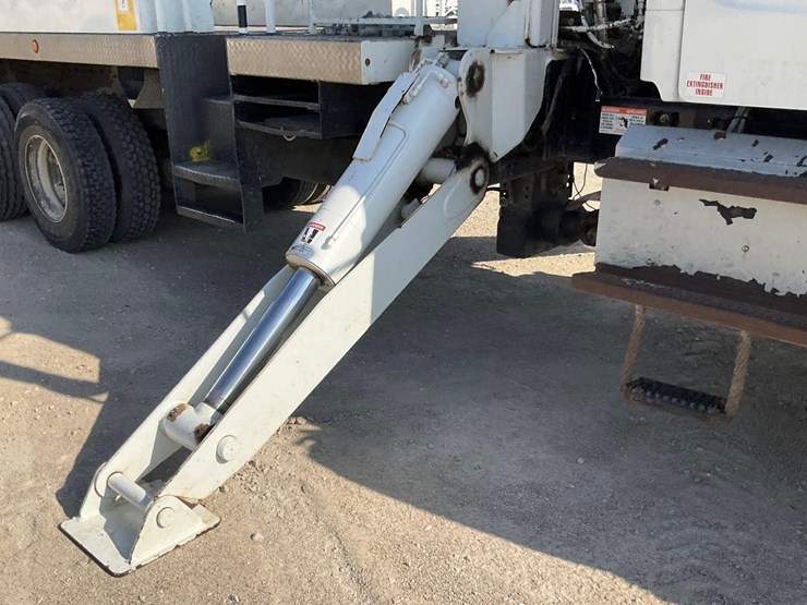 2015-freightliner-bucket-truck---terex-tm-100-boom---cummins-diesel---allison-transmission-image-16