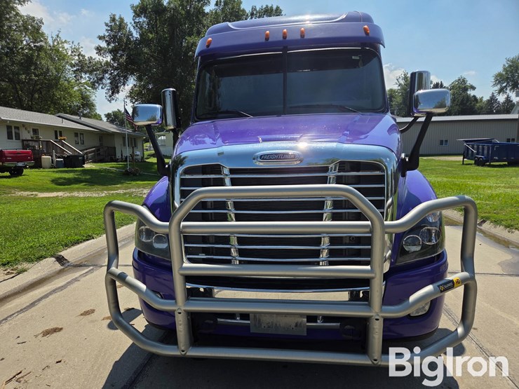 2016-freightliner-cascadia-125-evolution-image-2