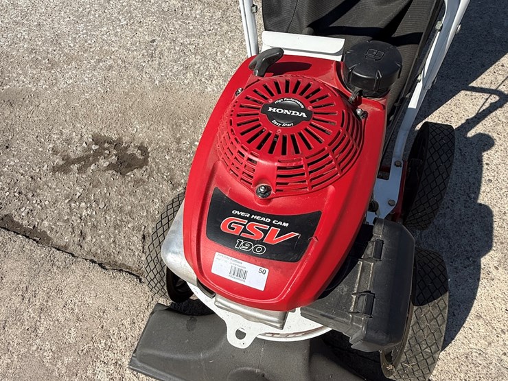 #50-•-2018-schiller-5511-02-01-little-wonder-commercial-walk-behind-lawn-vacuum-image-4